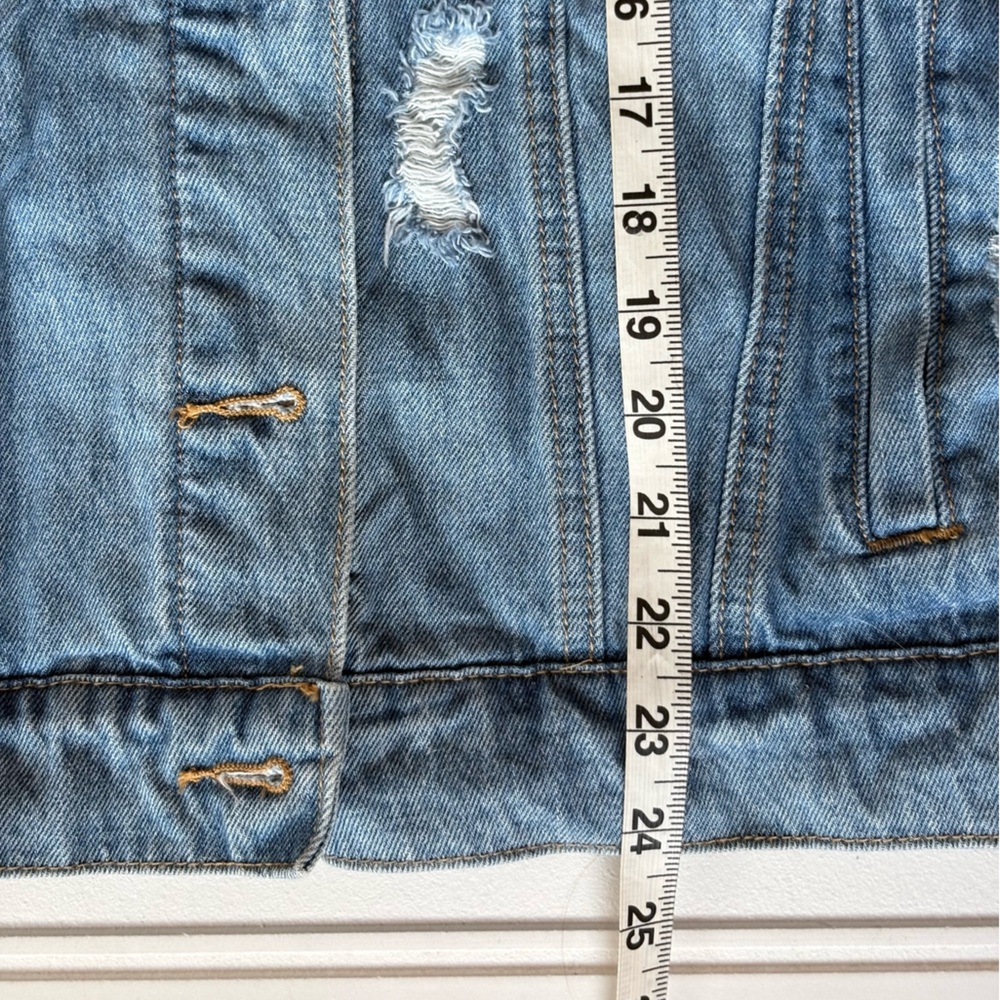 Forever 21 Distressed Denim Jacket Size Small - Picture 8 of 9